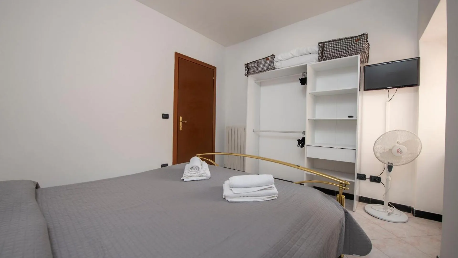 Appartamento 188B - Casa Di Nina Moneglia Con Terrazza - 2Min Dal Mare 0*,  Italia